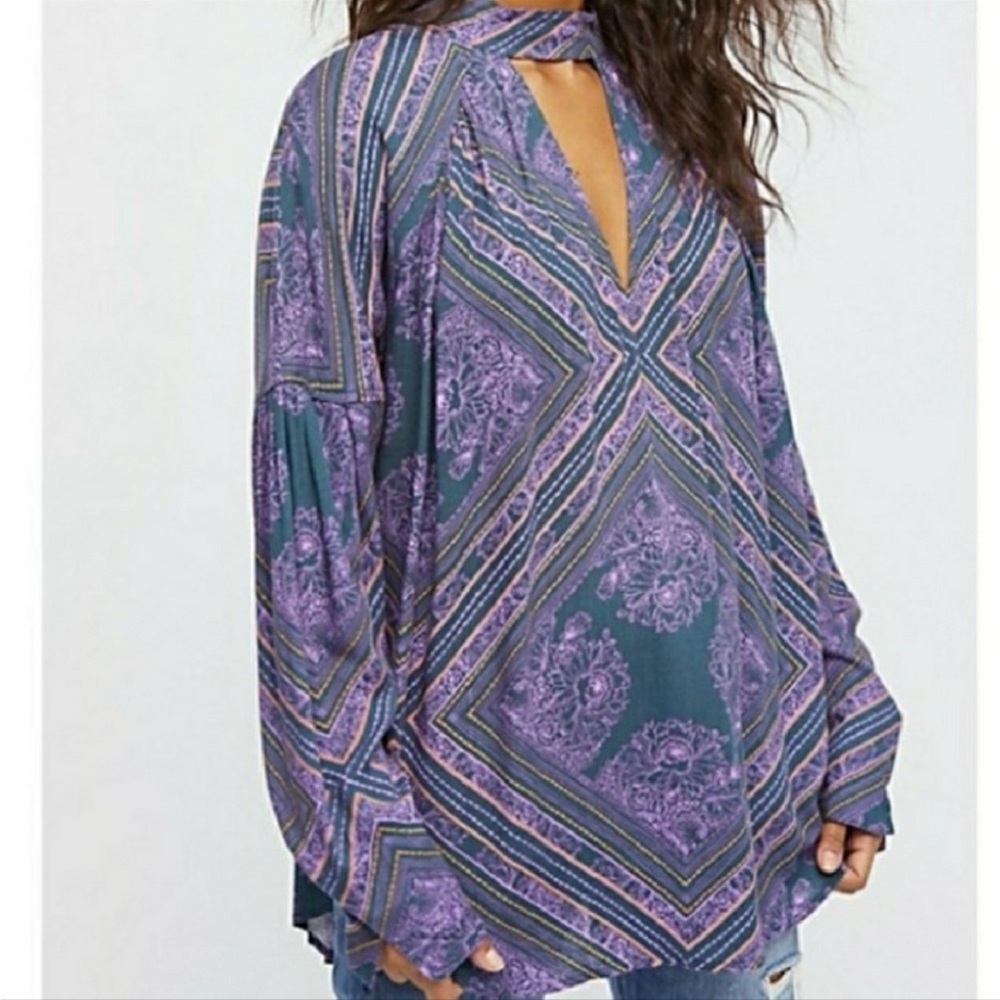 Free People walking on a dream tunic